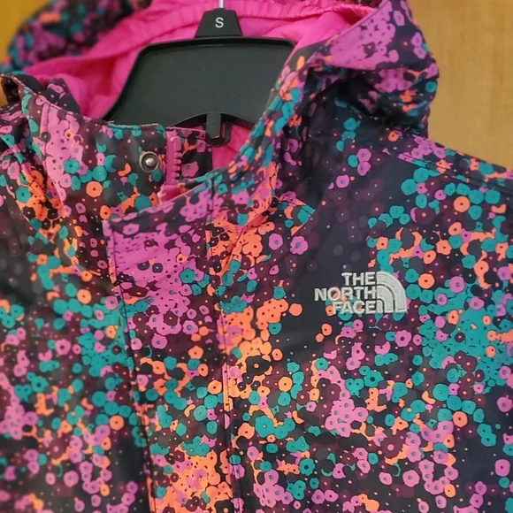 Northface Ski Jacket. Kids..teen Size XL. Like New. Beautiful